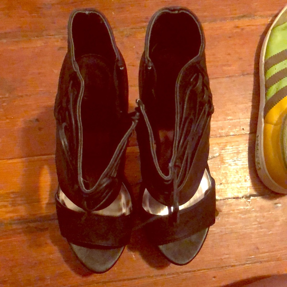 Brand new black pumps